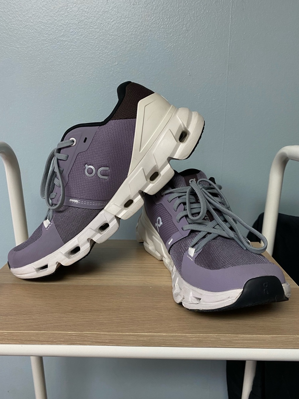 ON RUNNING ON CLOUDS CLOUD FLYER ATHLETIC SHOES - SIZE 8.5